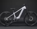 Das neue Commencal Meta HT 24 Power rollt auf 24 Zoll Rädern für Kids zwischen 125 und 140 cm Körpergröße.