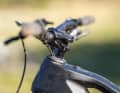 Die Züge laufen durch den Steuersatz ins Rahmeninnere des Storck e.drenalin.2 GTS. Die Eingänge sind gedichtet. Storck verzichtet auf Speziallösungen bei den Spacern.