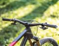 Das 50 Millimeter kurze Monocoque-Carbon-Cockpit  entschärft den extrem langen Reach-Wert.