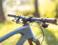 Schön fürs Auge: Auch bei Simplon verlaufen alle  Kabel und Leitungen vom Cockpit aus durch den Steuersatz  und von dort direkt ins Rahmeninnere.