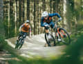 Sogenannte Flowtrails finden sich in fast jedem Bikepark. Mit der richtigen Technik können hier Biker unterschiedlichster Könnerstufen in den Flow kommen.
