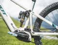 DW-Link-Hinterbau mit 148 Millimeter Hub. Das feste hintere Rahmendreieck aus Carbon wird über zwei separate Wippen mit dem Hauptrahmen verbunden.