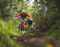 Testleiter Peter Nilges auf dem Pivot Firebird mit Testfahrer Thomas Weschta auf dem Canyon Strive im Schlepptau.