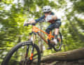 Mountainbiker müssen am Cockpit mit vielen Belastungen klarkommen. Unser Test zeigt: Spezielle Komfort-Produkte können dabei helfen, vollbringen aber keine Wunder.