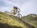 Wie auf einem alpinen Enduro-Trail zeigt die Preiskurve bei einigen Bikes aktuell steil bergab.
