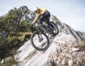 BIKE-Testleiter Peter Nilges sammelt erste Praxis-Eindrücke auf dem Trek Slash 9.9 X0 AXS T-Type.