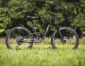 Schön, schwarz (Raw Carbon), stark: das neue Longtravel-Version des Liv Intrigue.