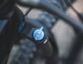 Die günstigere Fit-Grip-Dämpfung lässt sich nicht so detailliert einstellen, wie die der teureren Fox-Gabeln. An der 38er-Gabel schmälert das die Funktion aber nicht zu sehr. Auch die Fox 38 Performance macht am Enduro einen super Job.