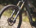 Fox 38 Factory – mehr geht an einem E-Enduro nicht. 170 mm Hub stehen zur Verfügung.