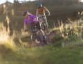 Wenn die Sonne über der Trailrunde mit den Freunden untergeht ist es fast egal, wie teuer Dein Mountainbike war.