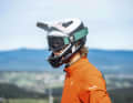 Der Leatt-Helm mit Kinnbügel.