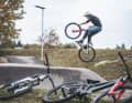 Wir wollten wissen: Welches Bike ist auf dem Pumptrack-Fahrspaß ein echter Überflieger?