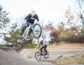Von Pushen bis Springen lässt sich auf dem Pumptrack spielerisch die Fahrtechnik trainieren. Wir zeigen, was es dafür alles braucht.