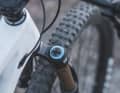 Mit der Grip2-Kartusche verfügt das Vitus als einziges Bike eine zweifach verstellbare Zug- und Druckstufendämpfung.