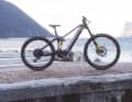 Edles grau mit den auffälligen gelben Akzenten der Öhlins-Federung, dazu Stahlfederheck und Doppelbrücken-Front. Das Haibike Nduro 8 Freeride ist eine eindrückliche Erscheinung.