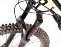 Die Rockshox-Gabel spricht einwandfrei an und stellt gut nutzbaren Federweg zur Verfügung. Um das lebendige Ansprechverhalten etwas zu beruhigen, hätten wir uns allerdings eine wirksamere Dämpfungskontrolle gewünscht.