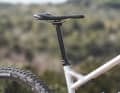 Schön lang: Die Divine-Sattelstütze von Bike Yoke bietet 180 Millimeter Verstellbereich.