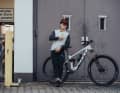 BIKE-Testredakteur Max Fuchs hat bisher noch jedes kleine Detail aus einem Bike herausgefiltert. Wir sind gespannt, wie sein Langzeit-Fazit zum All-Mountain-Testsieger Vitus Escarpe 290 CRX ausfallen wird.