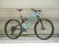 Yeti ASR T3: 11,3 kg / 120/115 mm / 29" / 9490 Euro, Rahmen 4290 Euro / Carbon