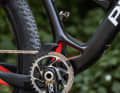Der Tretlagerbereich des Pinarello Dogma XC soll besonders steif sein. Im Test fiel das Hardtail durch eine hohe Kraftübertragung auf.