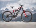 Wir konnten den neuen Bosch-Motor bereits über Wochen in diversen Bikes testen - unter anderem im brandneuen Bulls Sonic EN-R. Ein E-Enduro mit 21,96 Kilo.