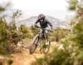 Vorderradorientierte Position und gute Kontrolle im Uphill.