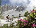 Man weiß es zwar, aber man glaubt es nicht: Am Nachmittag cruised man bereits hinter diesen Dolomitenzacken (Pale di San Martino) über ein Hochplateau.