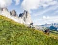 Maximales Panorama, Lifte und sportlich lange Supertrails: die Dolomiten sollten in der Saisonplanung auf jeden Fall Platz finden.