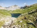 Die meisten Trails haben es hier nicht eilig ins Tal zu kommen. Sie spielen mit allem, was das Gelände hergibt.