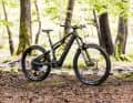 Für den Test stellte uns Bosch einen Prototypen eines größeren deutschen Herstellers zur Verfügung. Mit fest verbautem Akku und hochwertigen, soliden Komponenten bringt es das Bike auf 18,3 Kilogramm.