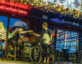 Vom Ticknock-Mountain direkt ins Dubliner  Nachtleben. Dabei werden wir trotz Bike-Montur vom  Feiervolk nicht mal schief angeschaut.