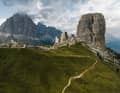 Die Cinque Torri dekorieren die wirklich gemein steilen letzten Höhenmeter zur Averau-Hütte hinauf. Aber auch einen schönen Trail bergab.
