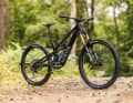 Leichtfüßig und abfahrtsstark: In Sachen E-Bike bleibt das neue Spectral:On Fly minimalistisch und soll gerade dadurch bei Fahrspaß und Handling auftrumpfen können.