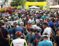 Bunte Truppe: Mountainbiker aus 25 Nationen starten bei der Alpentour Trophy. Start ist jeden Tag in der Fußgängerzone von Schladming. Foto: Marketa Navratilova
