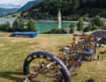 Start zur zweiten Etappe der BIKE Transalp am Reschensee: Die diesjährige Austragung war das 25. Jubiläum des Kultrennens.