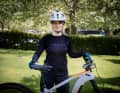 Vivien Hinsdorf, Bike-Guidin: "Die MGU schaltet immer und und verhaspelt sich auch in hakeligen Situationen mit viel Power nicht. Das ist viel besser als bei einer Kettenschaltung. Auf unbekannten und unübersichtlichen Trails und zum Anfahren ist außerdem das Schalten im Stand extrem praktisch. Der Motor selbst macht einen super Eindruck, hat ordentlich Leistung und klappert bergab nicht. Das fühlt sich wertig an. Der hohe Preis wäre da für mich das wesentliche Hindernis."
