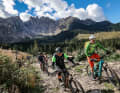 Damit Bikerinnen und Biker entspannt den Berg hinauf und wieder herunterkommen, benötigen sie eine gute Fahrtechnik auf dem MTB.