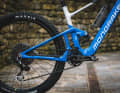 Das Neat ist das erste E-Bike von Mondraker, bei dem der Dämpfer durch das Sitzrohr läuft. Eigentlich ein Markenzeichen der Mondraker-Bikes.