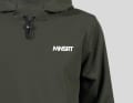 Mit optional eingenähtem Windbreaker ist der Tech Hoodie winddicht. Er ist innen eingenäht und von außen nicht sichtbar.
