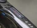 Keep it simple: Serienmäßig verzichten die Giant E-MTBs auf ein Display. Die LED-Anzeige Ridecontrol Go im Oberrohr gibt Aufschluss über Akku-Stand und Unterstützungsstufe.