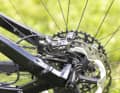 Shimano-XT-Stopper mit 200er-Bremsscheiben an Vorder- wie Hinterrad – da bleiben keine Wünsche offen.