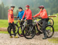 Außerdem zeigt Bergauf-Bergab, fünf Frauen, die mit fürs MTB leben.