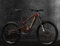 Das Santa Cruz Bronson 2025 kommt in der 5. Generation in den Handel. In dieser, Root Beer genannten Farbe...