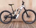 Design-Statement: Die auffällige Optik des neuen Husqvarna MC6 wird vom zweiteiligen Hauptrahmen dominiert. Den Laufrad-Mix hat das neue Mountain Cross vom Vorgänger übernommen.