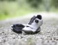 Der Northwave Razer ist einer der günstigsten Gravel-Schuhe, die bereits über eine Carbon-Sohle verfügen. Auch sonst ist der Italiener üppig ausgestattet