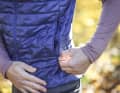Ausgestattet ist die Nano Puff Vest mit zwei Zipper-Taschen, die in Pausen für warme Hände sorgen.