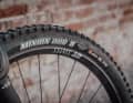 Am Vorderrad sorgt ein Maxxis Minion DHR II für Traktion in Kurven