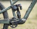 Der Float-X2-Dämpfer besitzt eine  verstellbare Zug- und Druckstufe, die jeweils zwischen High- und Lowspeed-Dämpfung differenziert – in dieser Preisklasse ein absolutes Highlight.