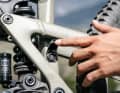 Der Ladeport sitzt unten am Sitzrohr, so kann der Akku auch bequem im Bike geladen werden.