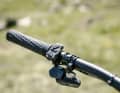 Die Shimano Remote SW-EN600 zeigt über LEDs U-Stufe und Akku-Stand. Die Ergonomie ist bei den bekannten Shimano-Shiftern etwas besser - doch die gibt´s im Propain-Konfigurator nicht.